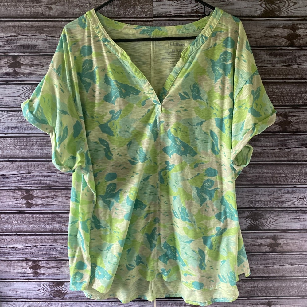 LL Bean Women's Short-Sleeved Top Size 3X Green Print V-Neck Logo‎